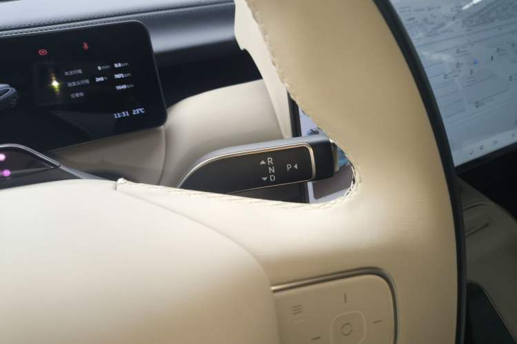 Used Nio ET5T 2025 75 kWh Touring Gear Lever