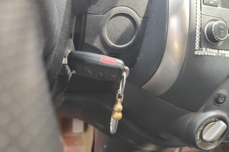 Used Nissan Sunny 2011 1.5XE Manual Comfort Edition Vehicle Key