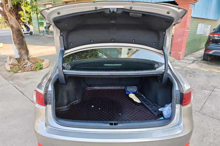 Used Lexus IS 2015 200t F SPORT
