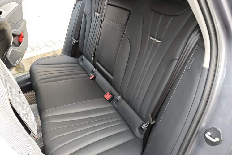 Used Hongqi H5 2023 2.0T Automatic Smart Connect Flagship Edition Left Rear Seat