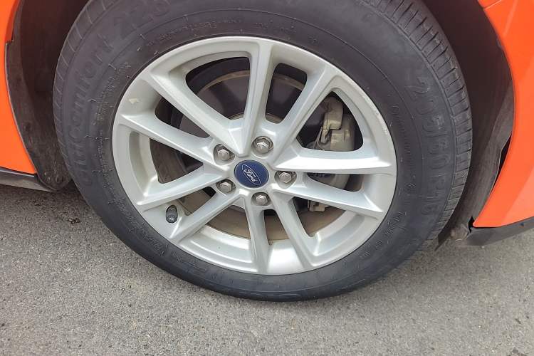 Used Ford Focus 2017 Hatchback 1.6L Automatic Fashion Edition Smart Drive Version Right Front Wheel Hub