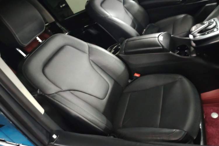 Used Mercedes-Benz V-Class 2018 V 260 Avantgarde Edition China VI
