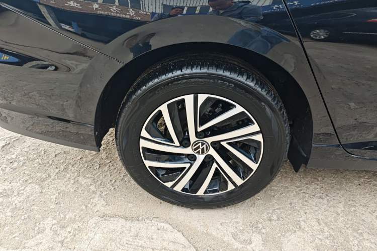 Used Volkswagen Lavida 2024 1.5L Automatic 5 Million Edition Right Rear Wheel Hub