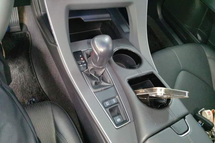 Used Toyota Avalon 2019 2.0L Luxury Edition China VI Standard Gear Lever