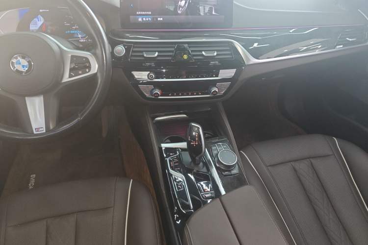 Used BMW 5 Series New Energy 2022 535Le M Sport Package Audio And AC Panel