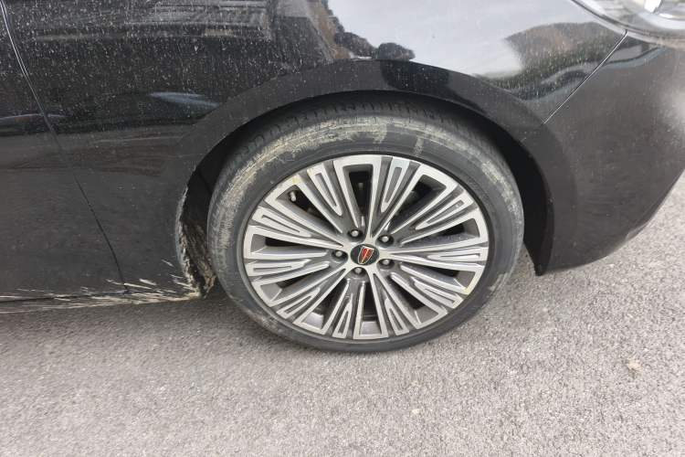 Used Hongqi H5 2022 Classic Model Facelift 1.8T Automatic Smart Connect Flagship Edition Right Front Wheel Hub