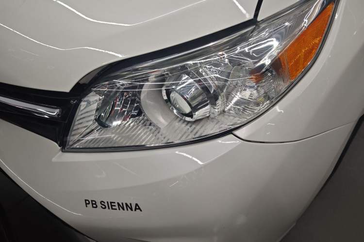 Used Toyota Sienna 2018 3.5L 2WD Limited 7-Seater Canadian Version