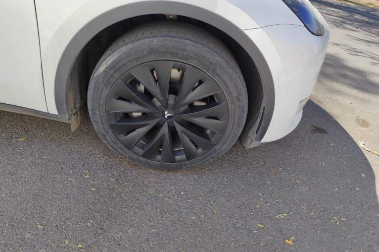 Used Tesla Model Y 2022 Revised Version Long-Range All-Wheel Drive Right Front Wheel Hub