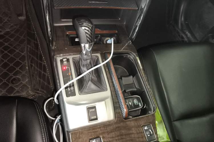 Used Toyota Reiz 2013 2.5V Elite Edition Gear Lever