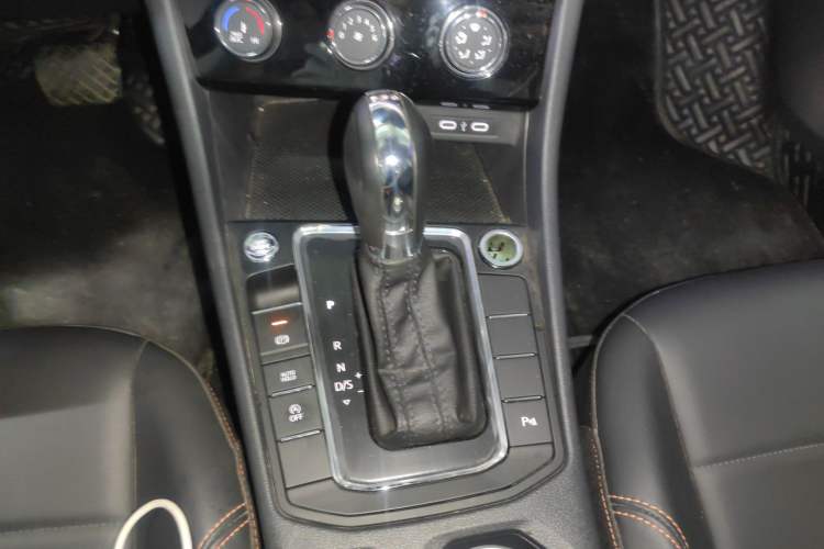 Used Volkswagen Bora 2023 200TSI DSG SmartDrive PRO Edition Gear Lever