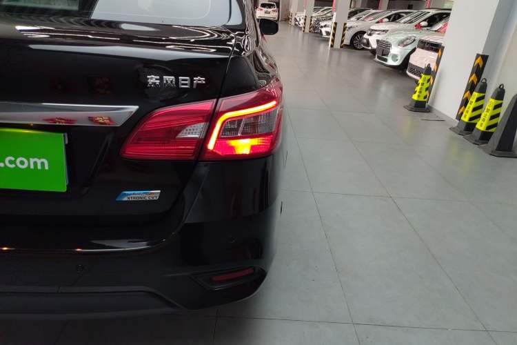 Used Nissan Sylphy 2019 1.6XV CVT Smart Connect Luxury Edition China VI Standard Right Rear Taillight