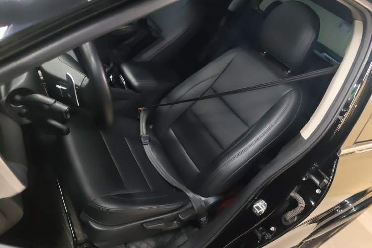 Used Great Wall Poer 2024 2.4T Passenger Version Automatic Diesel 4x4 Comfort Trim
