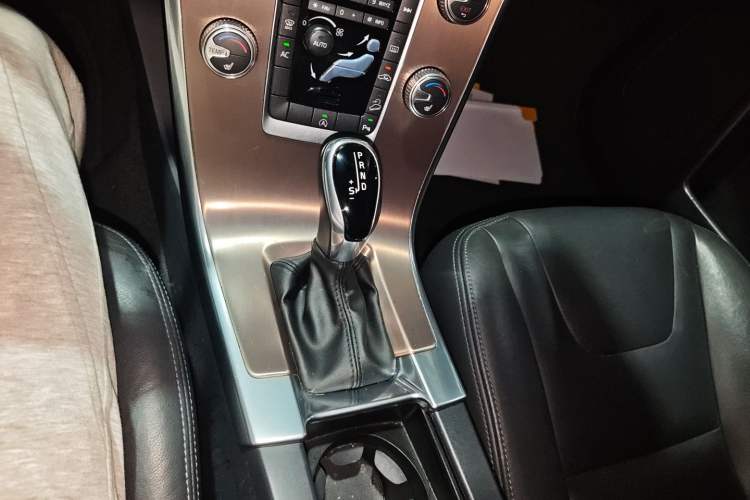 Used Volvo XC60 2017 T5 AWD Smart Upgrade Edition
