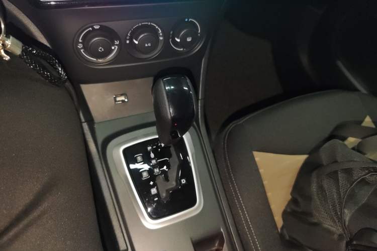 Used Citroen C4L 2019 230THP Automatic Leading Model Gear Lever