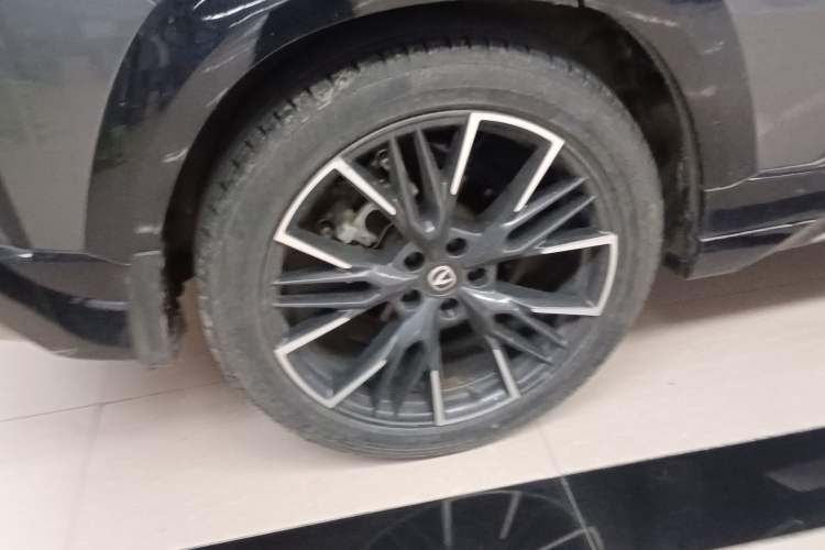 Used CHANGAN UNI-T 2023 Second-Generation 1.5T Prestige Model Right Rear Wheel Hub