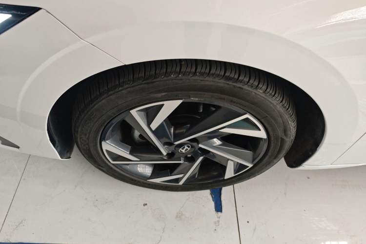 Used Hyundai Elantra 2023 1.5L CVT LUX Prestige Edition Left Front Wheel Hub