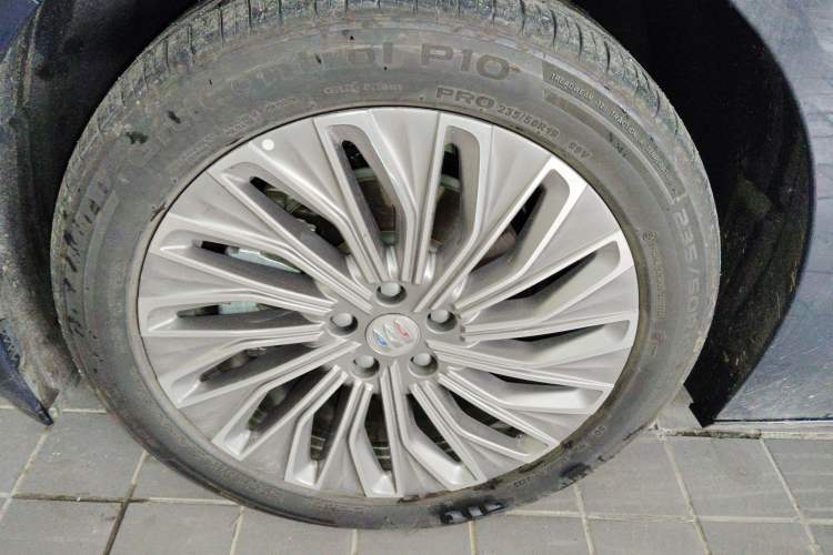 Used Buick L7 2025 Model Aivia