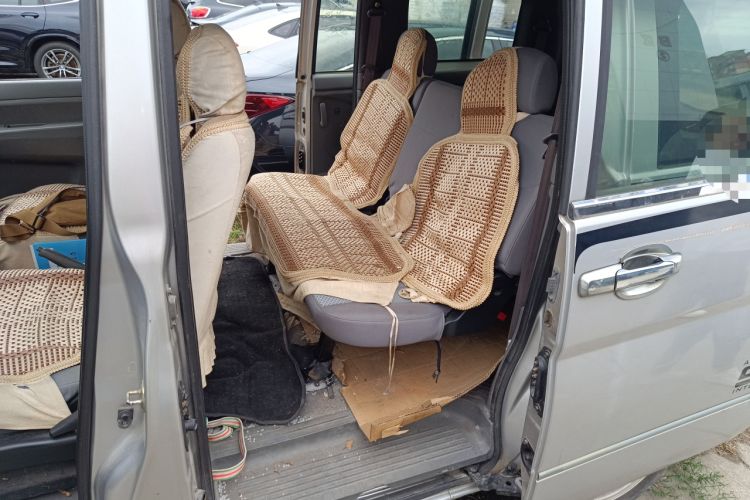 Used Dongfeng Shuaike 2013 Revised Version 1.5L Manual Comfort Trim 7 Seats China IV Standard