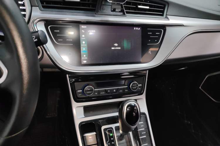 Used Geely Auto Emgrand GL 2019 1.4T CVT Elite Smart Edition Audio And AC Panel