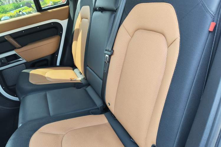 Used Land Rover Defender 2023 Facelift 110 3.0T P400 X-DYNAMIC HSE Left Rear Seat