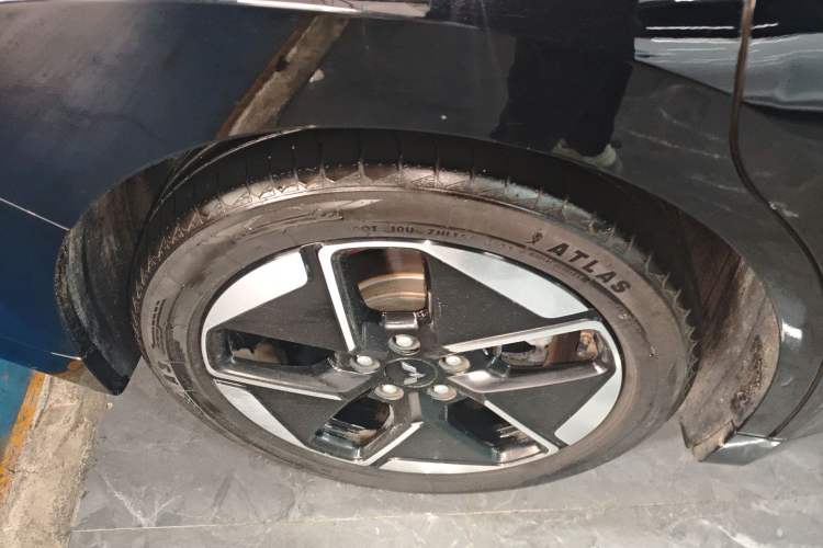 Used Wuling E5 2024 510 km Standard Version Right Rear Wheel Hub