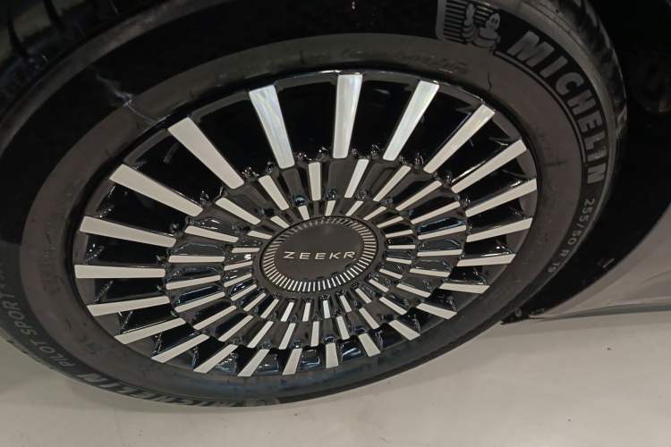 Used Zeekr 009 2022 WE Edition Exterior 4