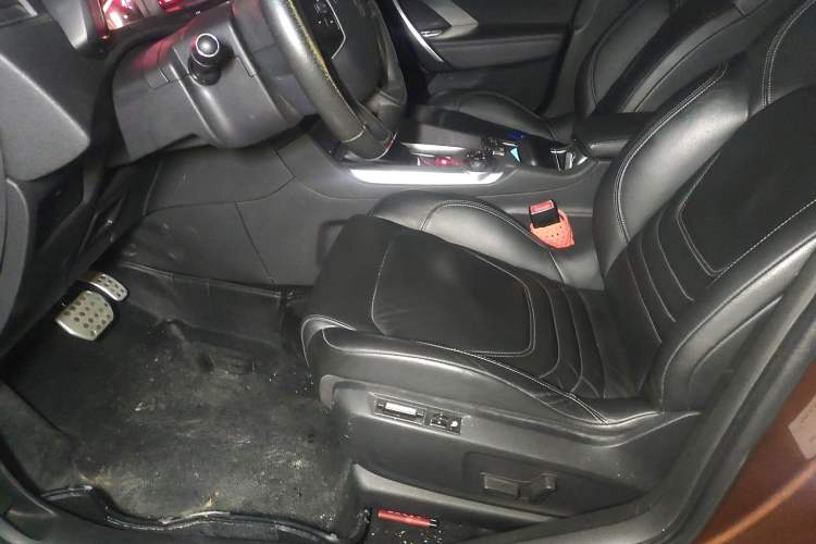 Used DS 6 2014 1.6T Luxury Edition THP200