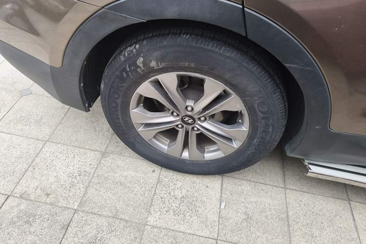 Used Hyundai Santa Fe 2015 2.0T Automatic Two-Wheel Drive Smart Version 5 Seats