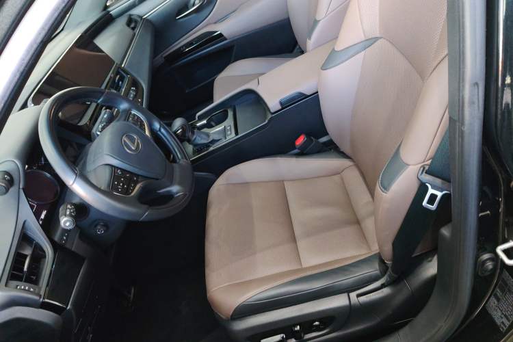 Used Lexus ES 2022 300h Deluxe Edition
