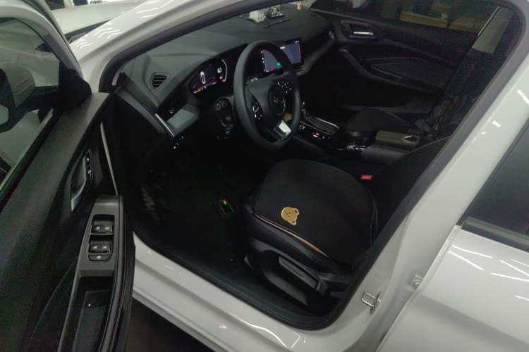 Used MG 5 2023 180 DVVT CVT Luxury Edition Driver Seat