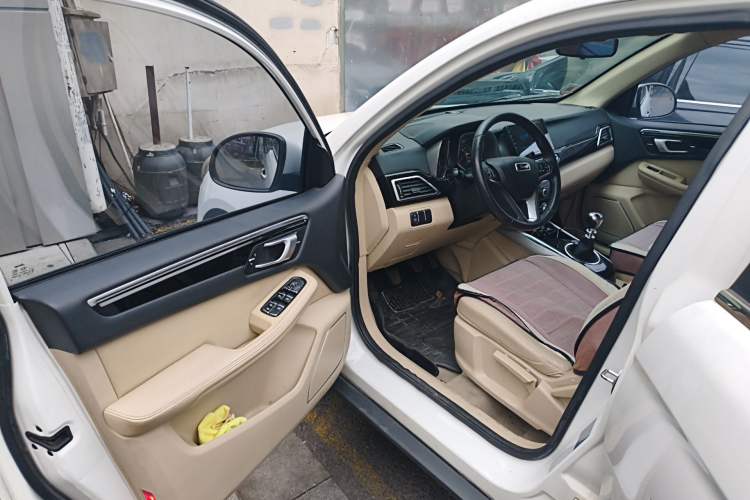 Used Zotye Domy X5 2017 Platinum Edition 1.5T Manual Luxury 7-Seater Model Driver Seat