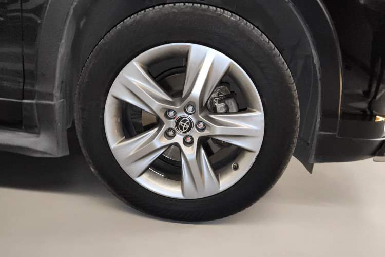 Used Toyota Highlander 2018 2.0T Four-Wheel Drive Luxury Edition 7 Seats China V Emission Standard
