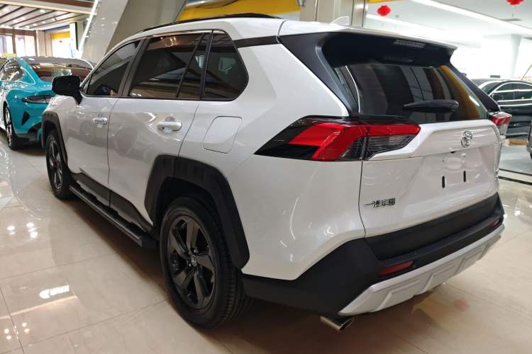 Used Toyota RAV4 2022 2.0L CVT 4x4 Style Plus Edition