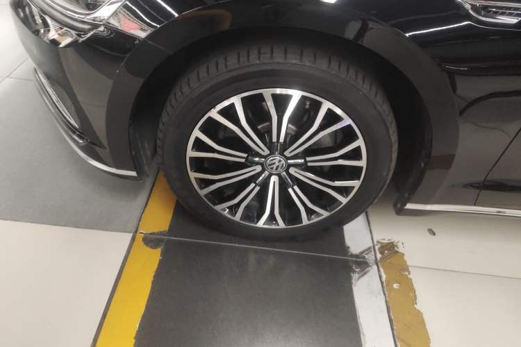 Used Volkswagen Phideon 2019 380TSI Two-Wheel Drive Business Edition China VI Standard Left Front Wheel Hub