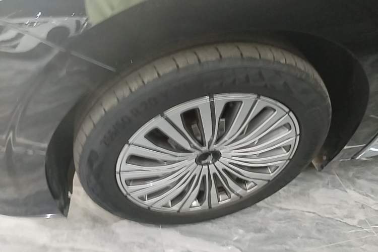 Used VOYAH Dream 2022 0-Carbon Edition Dream+ Smart Enjoyment Package 475 km Left Front Wheel Hub