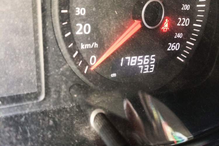 Used Volkswagen Passat 2011 1.8T Manual Luxury Model Odometer Close Up