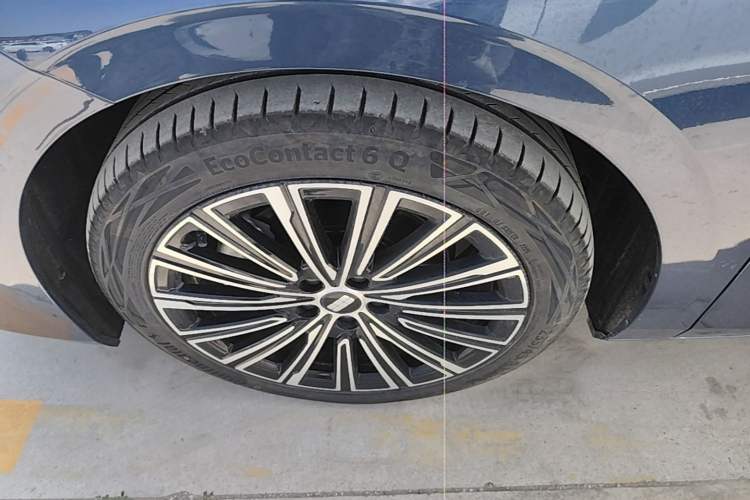 Used Geely Galaxy A7 2025 Model EM-i 150km Starship Edition Left Front Wheel Hub