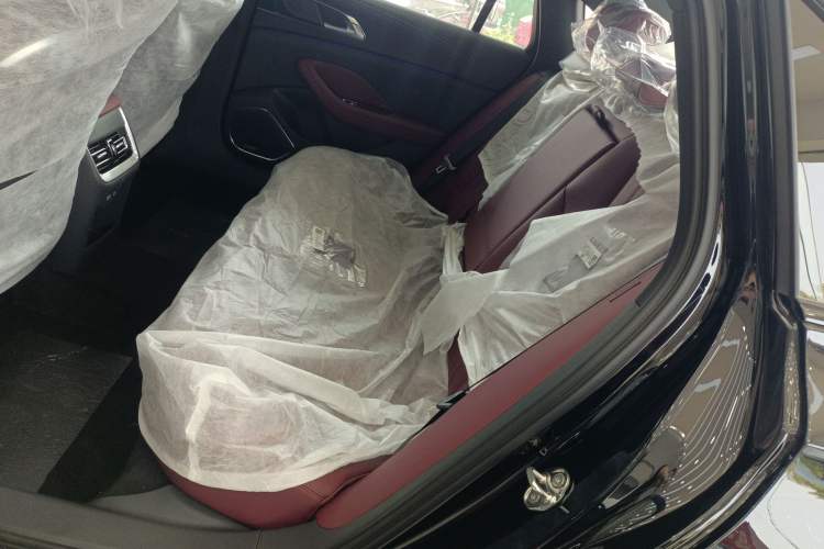 Used Hongqi H5 2025 Model 2.0T Automatic Xuan Ying 2 Million Units Commemorative Edition