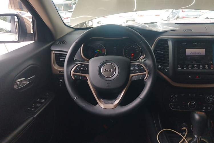 Used Jeep Cherokee 2017 2.0L Superior Edition