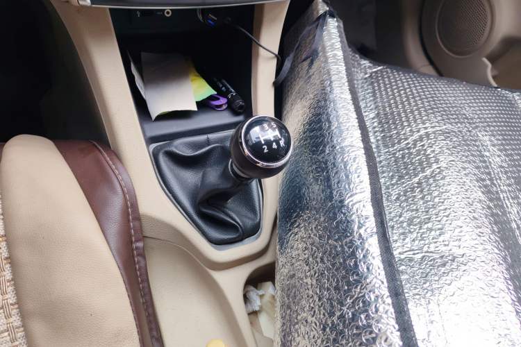 Used Soueast V6 Lingshi 2014 1.5L Manual Luxury Edition for Women