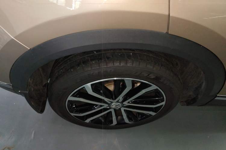 Used Volkswagen T-ROC 2018 280TSI DSG Two-Wheel Drive Luxury Version China VI Standard Right Rear Wheel Hub