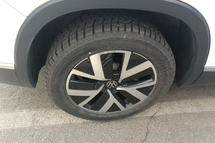 Used Volkswagen Tayron 2024 300TSI Two-Wheel-Drive Luxury Plus Advanced Version Right Rear Wheel Hub