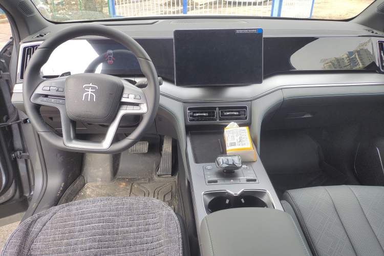 Used BYD Song L DM-i 2025 Intelligent Driving Version 112 km Leading Trim Center Console