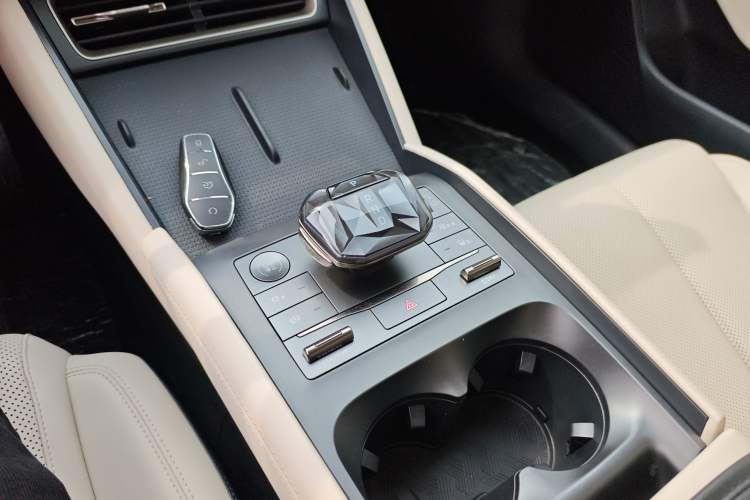 Used BYD Qin L 2024 DM-i 80KM Beyond Model Gear Lever