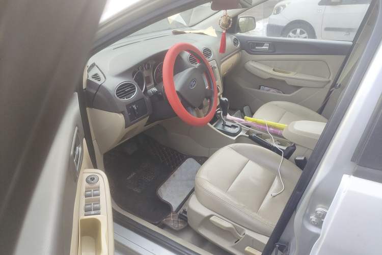 Used Ford Focus 2011 Hatchback 1.8L Automatic Fashion Edition
