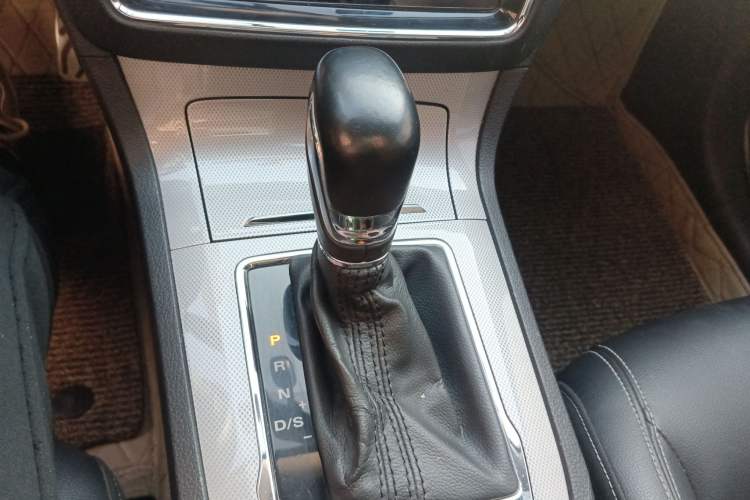 Used Roewe RX5 2018 20T Two-Wheel Drive Automatic Internet Smart Luxury Edition
