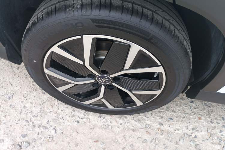 Used BYD Song L DM-i 2025 Intelligent Driving Version 160 km Excellence Edition Right Rear Wheel Hub