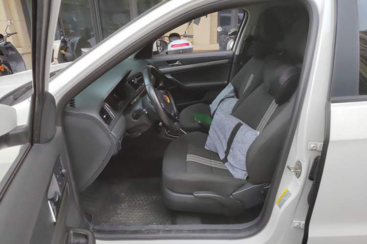 Used Volkswagen Gran Lavida 2015 1.6L Automatic Fashion Edition Left Front Seat