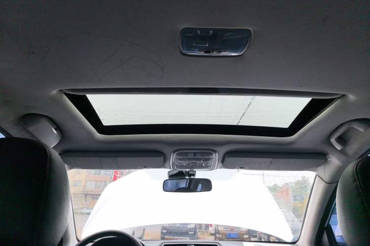 Used Haval H6 2015 Upgraded Model 1.5T Manual Two-Wheel Drive Prestige Version
