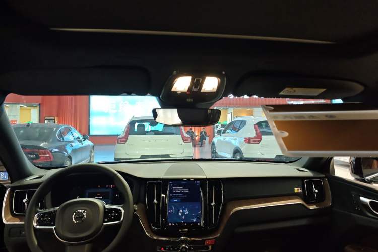 Used Volvo XC60 New Energy 2023 T8 Plug-in Hybrid Long-Range All-Wheel Drive Smart Luxury Edition Headliner